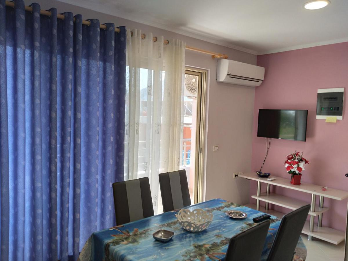 Eleana'S Apartament Sarandë Esterno foto