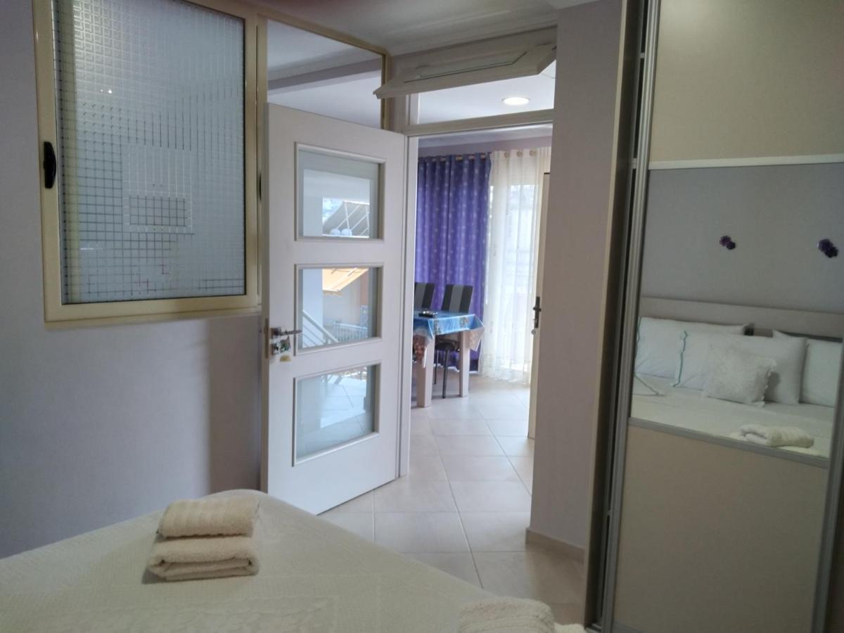 Eleana'S Apartament Sarandë Esterno foto