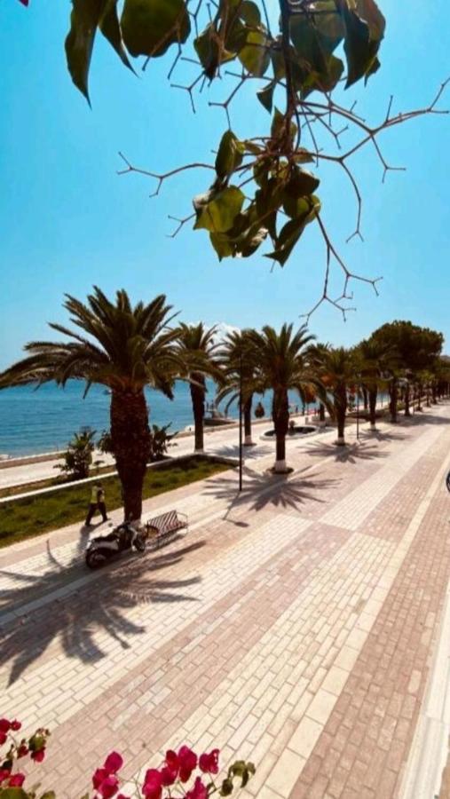 Eleana'S Apartament Sarandë Esterno foto