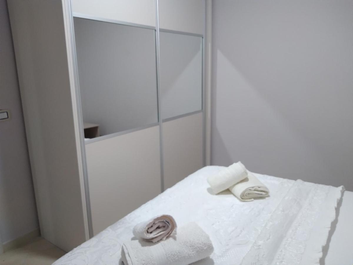 Eleana'S Apartament Sarandë Esterno foto