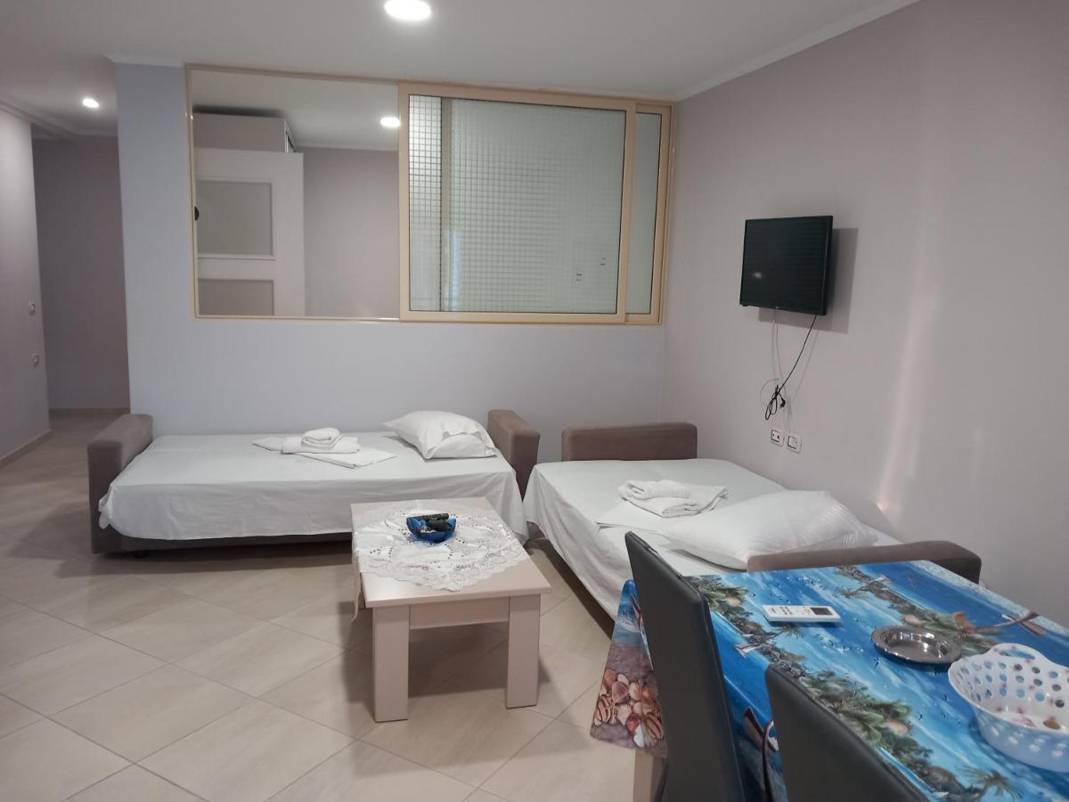 Eleana'S Apartament Sarandë Esterno foto