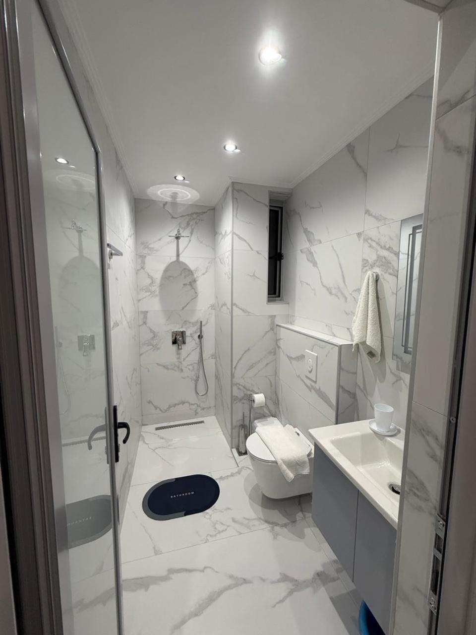 Eleana'S Apartament Sarandë Esterno foto