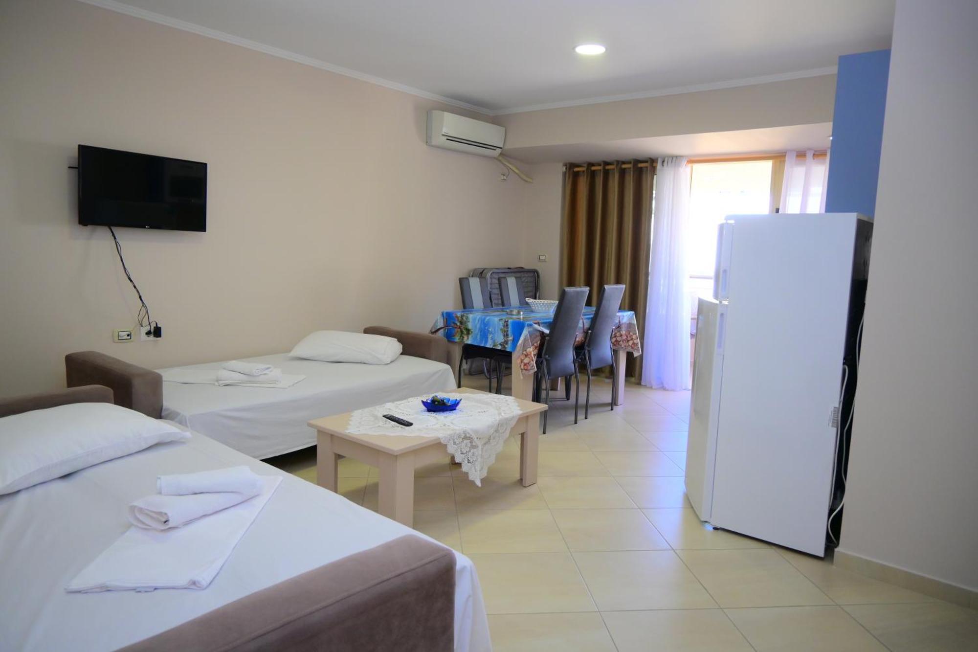 Eleana'S Apartament Sarandë Esterno foto