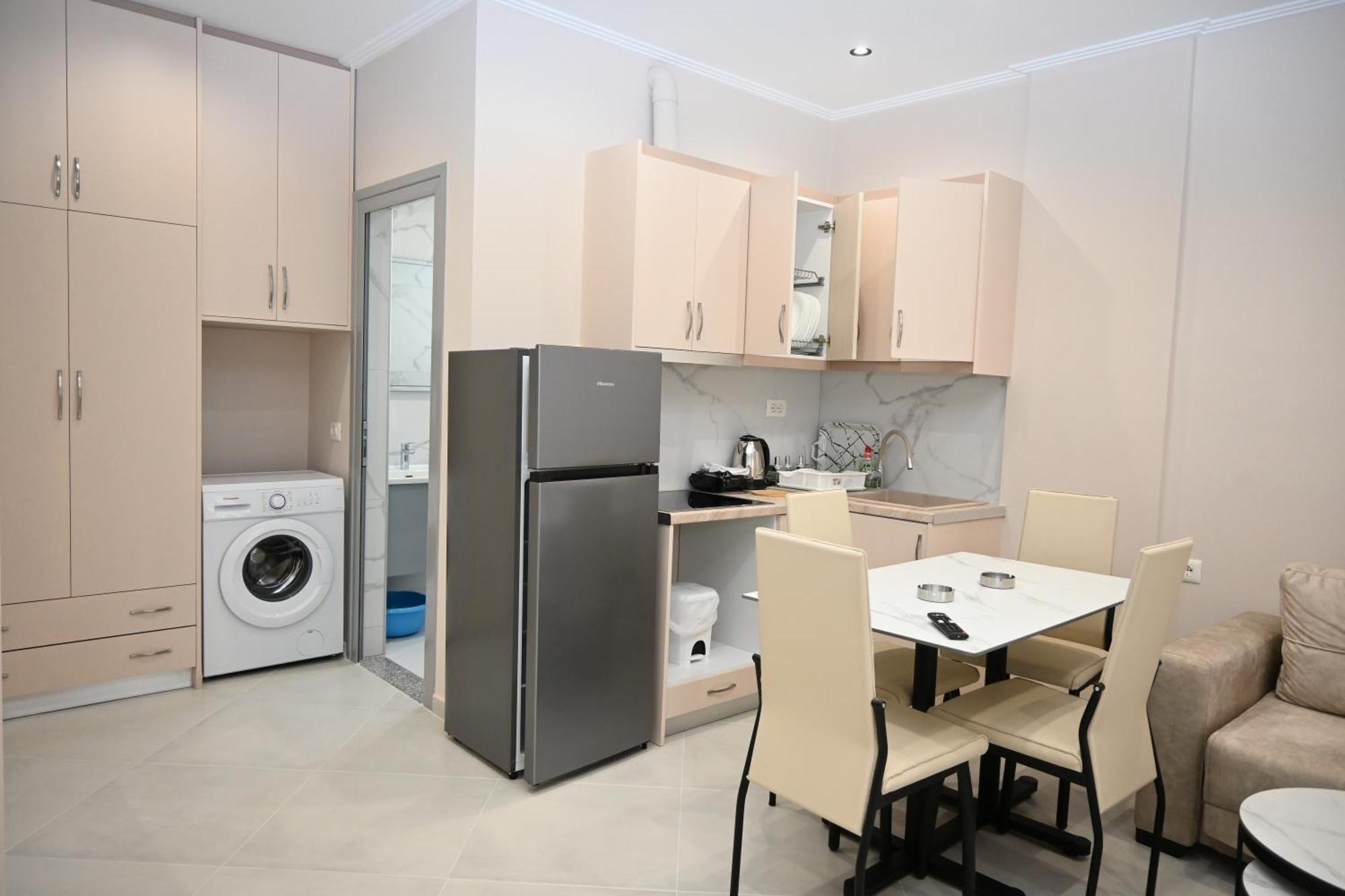 Eleana'S Apartament Sarandë Esterno foto