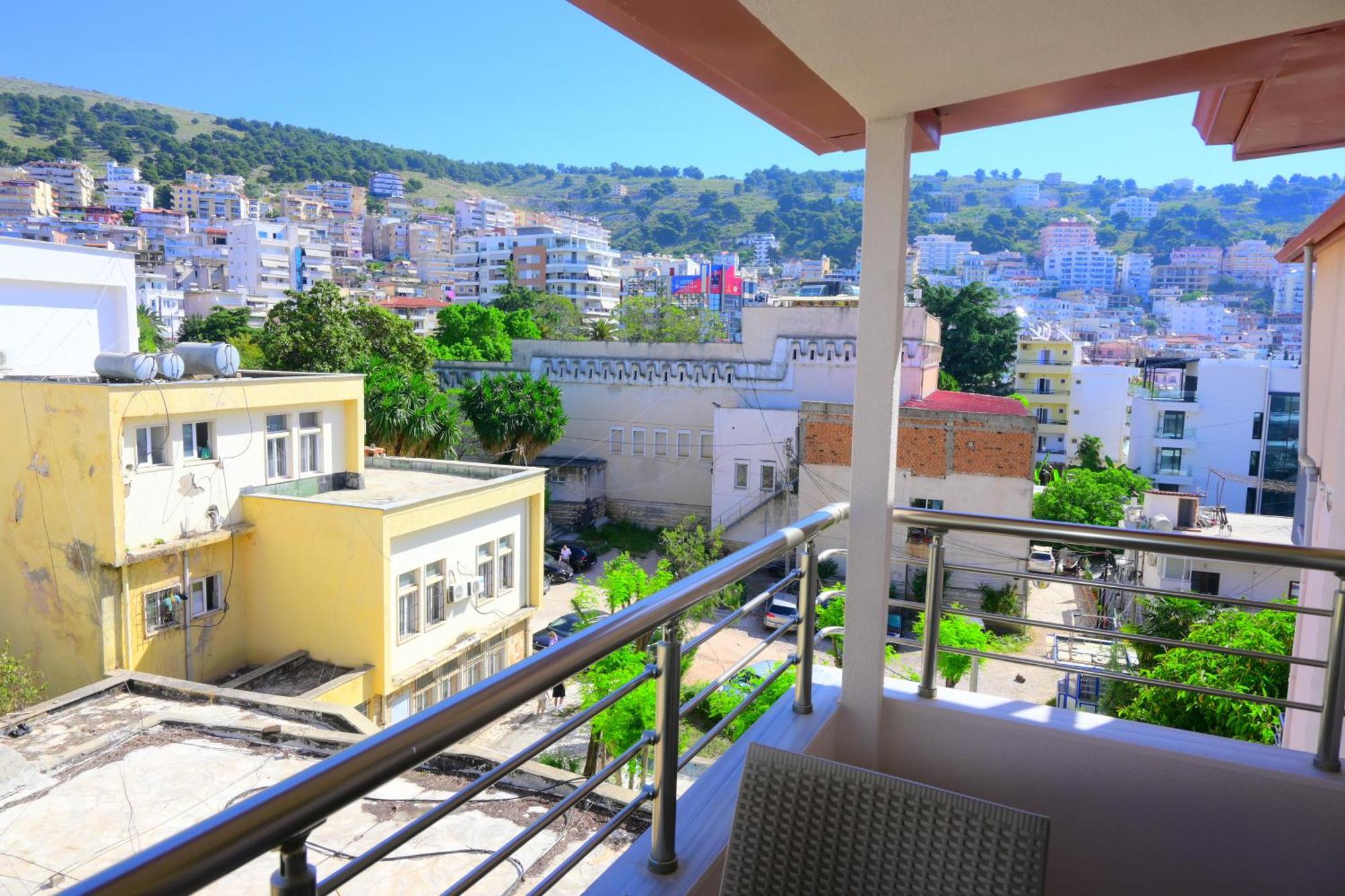Eleana'S Apartament Sarandë Esterno foto