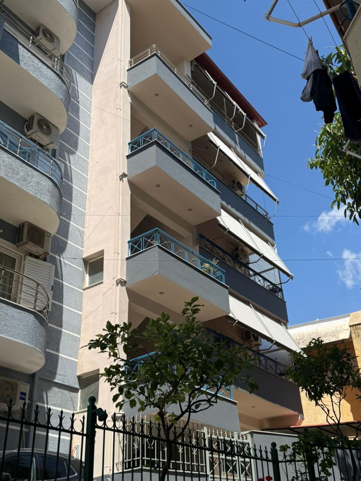 Eleana'S Apartament Sarandë Esterno foto