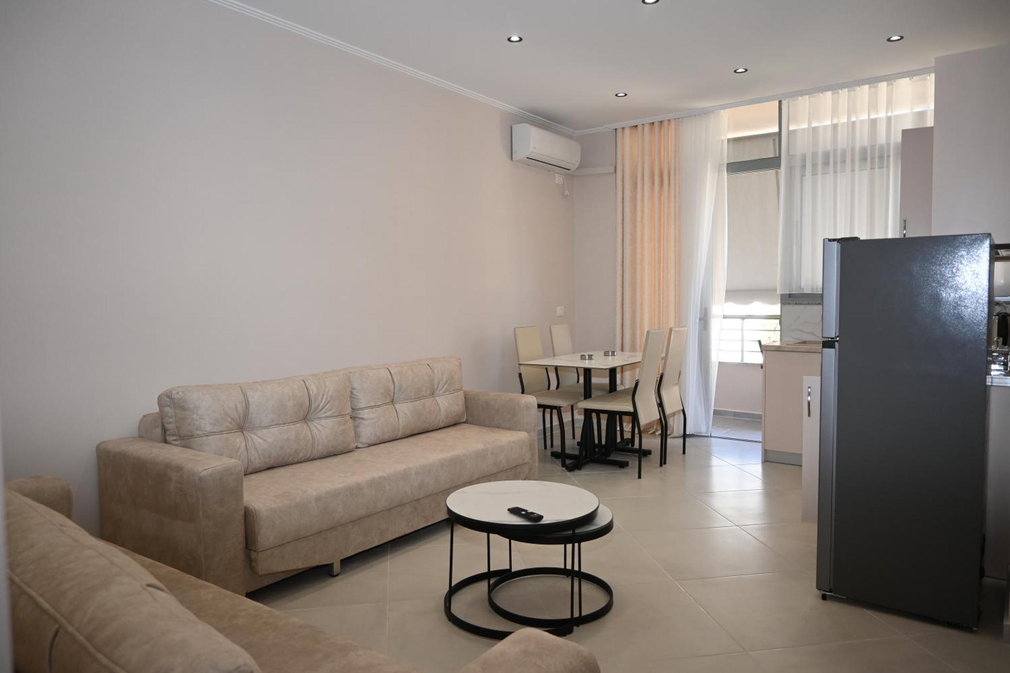 Eleana'S Apartament Sarandë Esterno foto